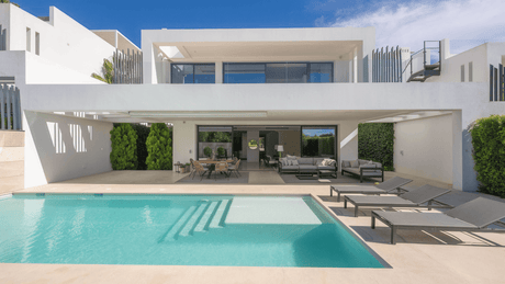 Villas for Sale Marbella Golden Mile Altos de Puente Romano