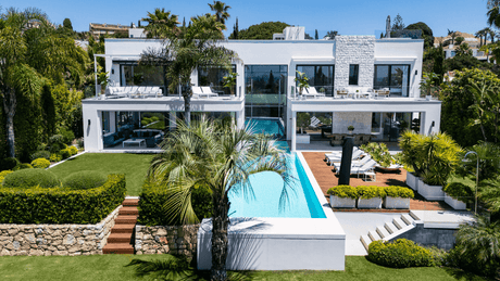 Modern luxury villa with pool and garden in Marbella, representing villas under contract