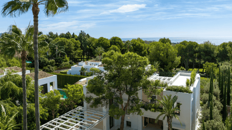 Discover exclusive villas for sale in Golden Mile, Marbella's most prestigious address for luxury living