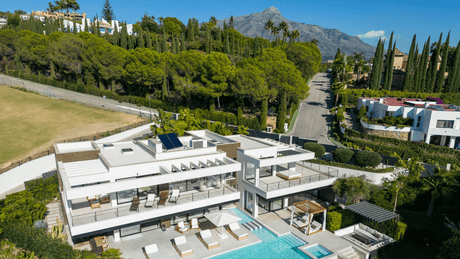 Discover luxurious villas for sale in La Cerquilla, an exclusive residential area in Nueva Andalucia known for its privacy and proximity to renowned golf courses