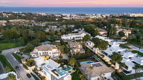 Discover exceptional villas for sale in Nueva Andalucia, the heart of Marbella’s Golf Valley, offering luxury living surrounded by world-class golf courses and stunning views