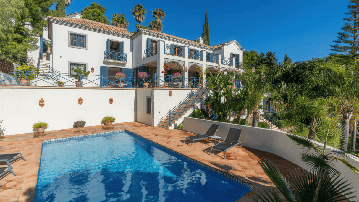 Charming Andalusian-style villa for sale in El Madroñal with lush gardens and private pool