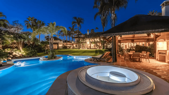 Stunning Golden Mile mansion with pool and jacuzzi for sale