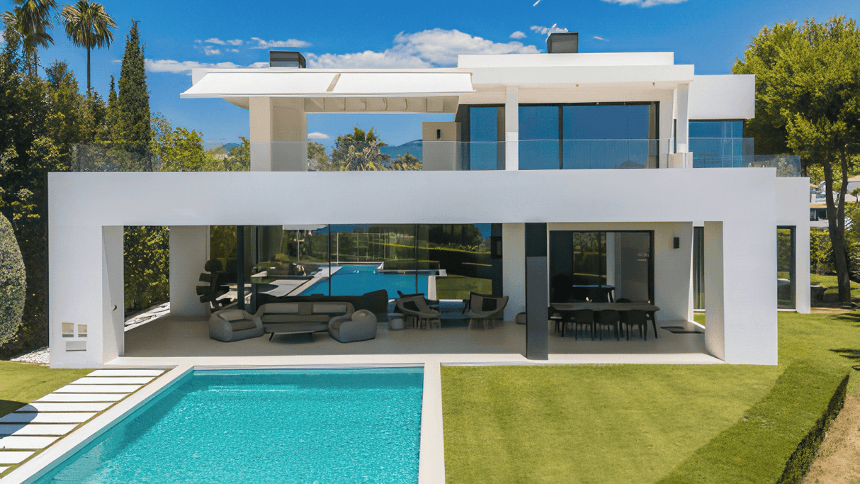 Modern villa for sale in Golden Mile Marbella with private pool and spacious garden