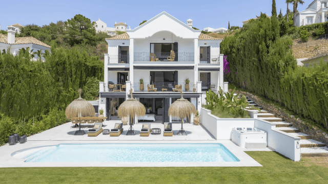 La Quinta villa for sale in Marbella with private pool and garden