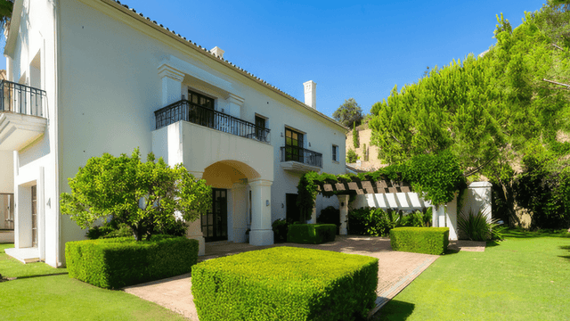 Elegant villa in La Zagaleta with a spacious plot, beautifully landscaped gardens, classic architecture, and a serene outdoor seating area, offering ultimate privacy and exclusivity