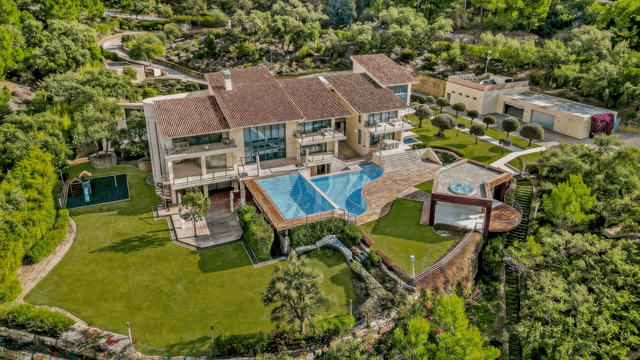 Luxury mansion for sale in La Zagaleta with panoramic views and private pool