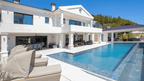 Luxury villa with pool in Marbella Club Golf Resort for sale