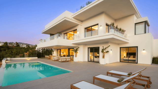 Modern villa for sale in New Golden Mile Marbella with private pool and elegant design