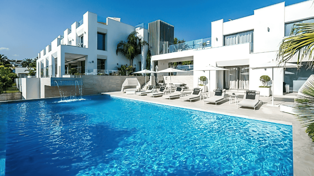 Nueva Andalucia villa for sale with modern design and large pool