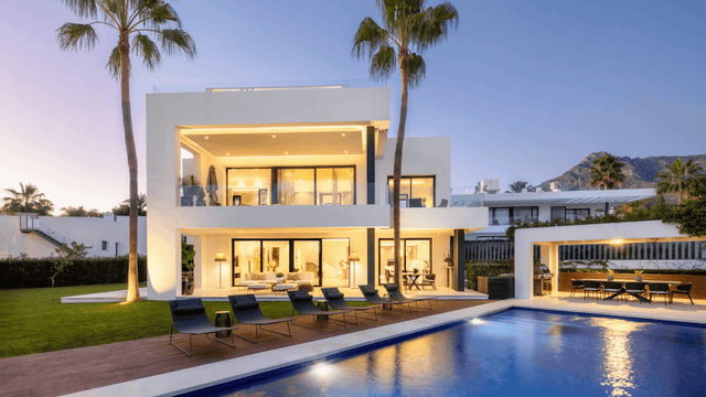 Modern villa for sale in Golden Mile Marbella with sea views and private pool