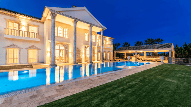 Luxury palace in Sierra Blanca for sale