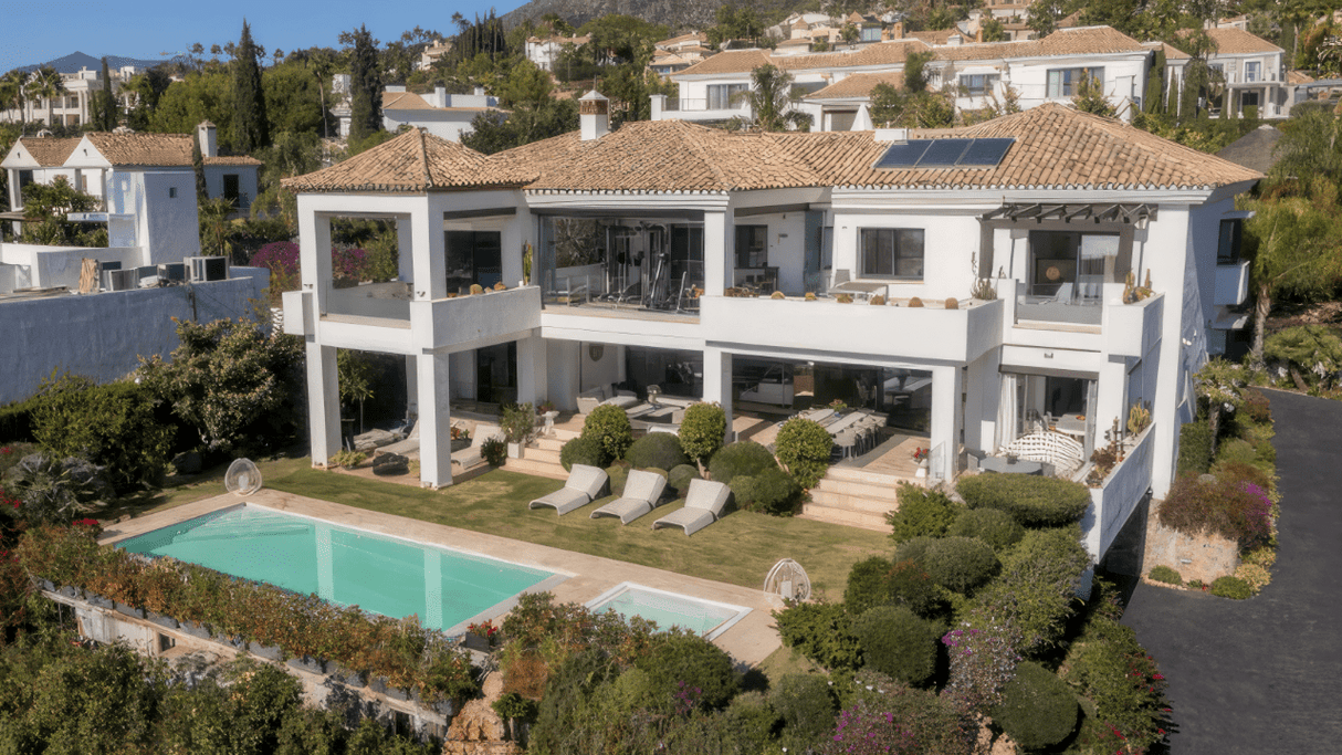 Modern villa with indoor pool and stunning views in Sierra Blanca Marbella