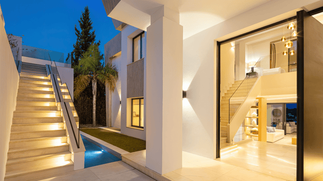 Spectacular luxury villa for sale in El Paraiso with modern design and elegant lighting