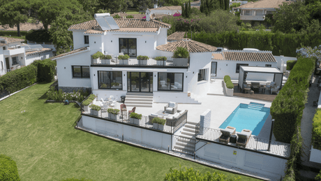 Elegant villa for sale in Guadalmina Alta with private pool and spacious terraces