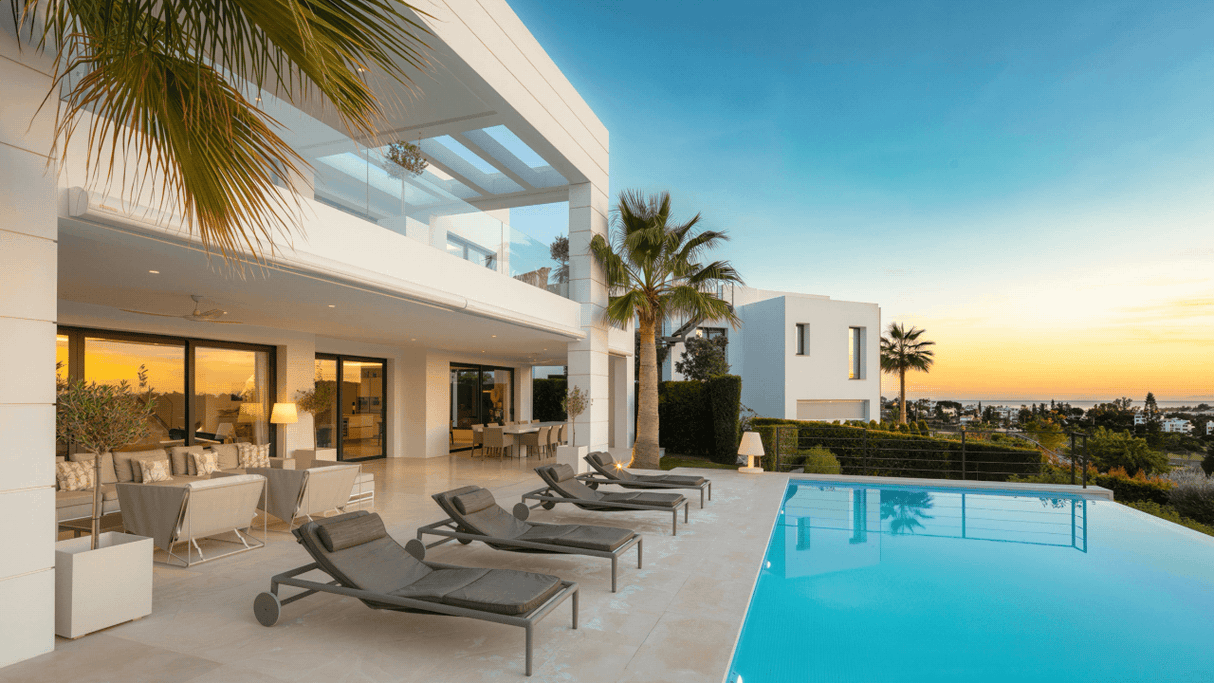 Luxury villa for sale in Los Olivos Nueva Andalucia with modern design and private pool