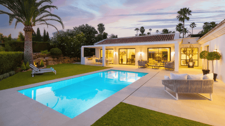 Villa for sale in Nueva Andalucia Marbella with garden and pool