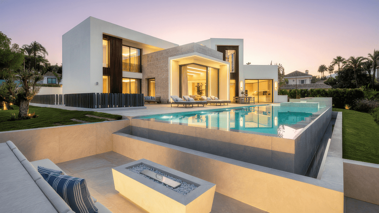 Luxury modern villa for sale in Nueva Andalucia Marbella with infinity pool and contemporary design