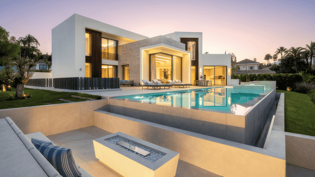 Luxury modern villa for sale in Nueva Andalucia Marbella with infinity pool and contemporary design