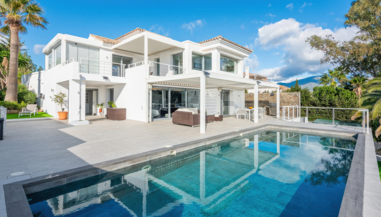 Modern villa for sale in Nueva Andalucia Marbella with private pool and mountain views