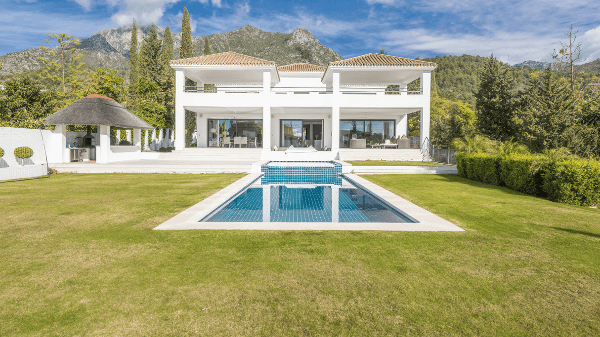 Villas for Sale in Cascada de Camojan Marbella Spain