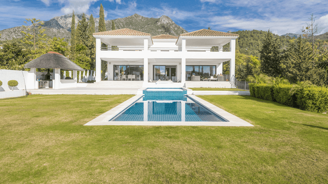 Villas for Sale in Cascada de Camojan Marbella Spain