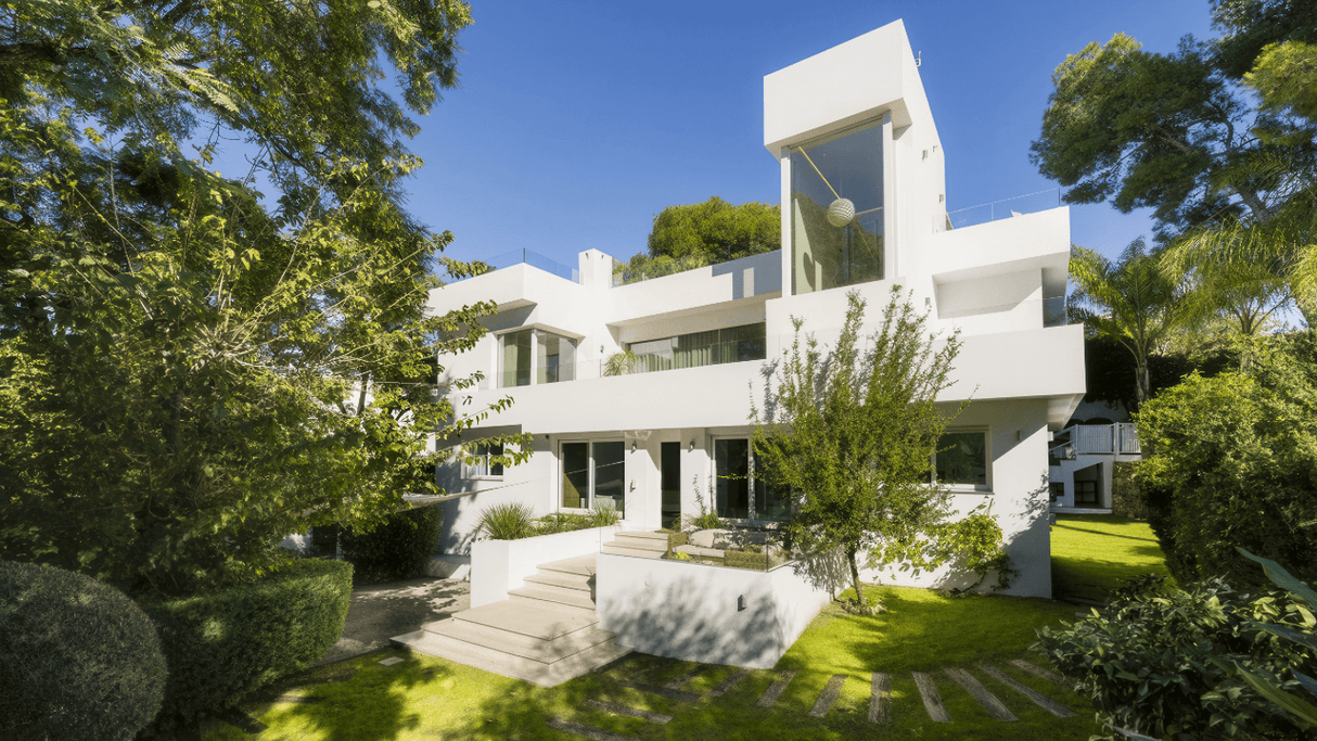 2.590.000€ Modern Villa Nueva Andalucia