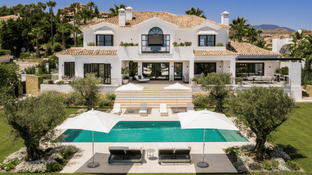 Luxurious sea views villa for sale in La Cerquilla Marbella