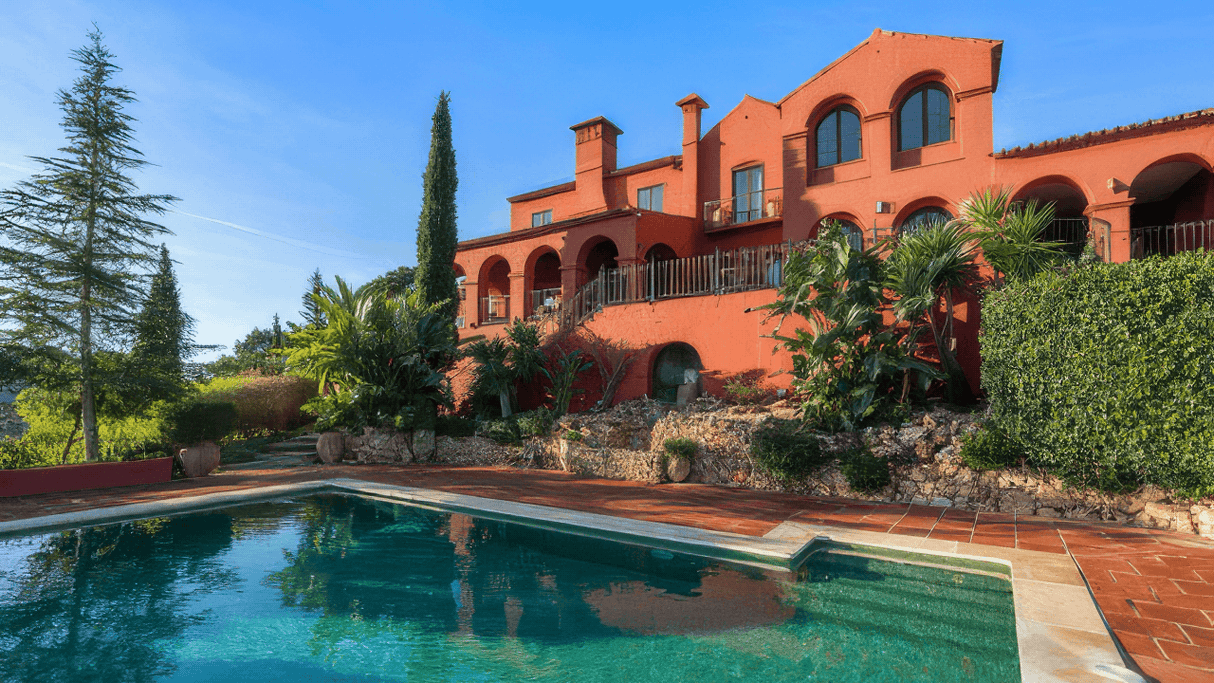 Luxury villa for sale in El Madroñal, Benahavis with private pool, lush gardens, and stunning Mediterranean architecture