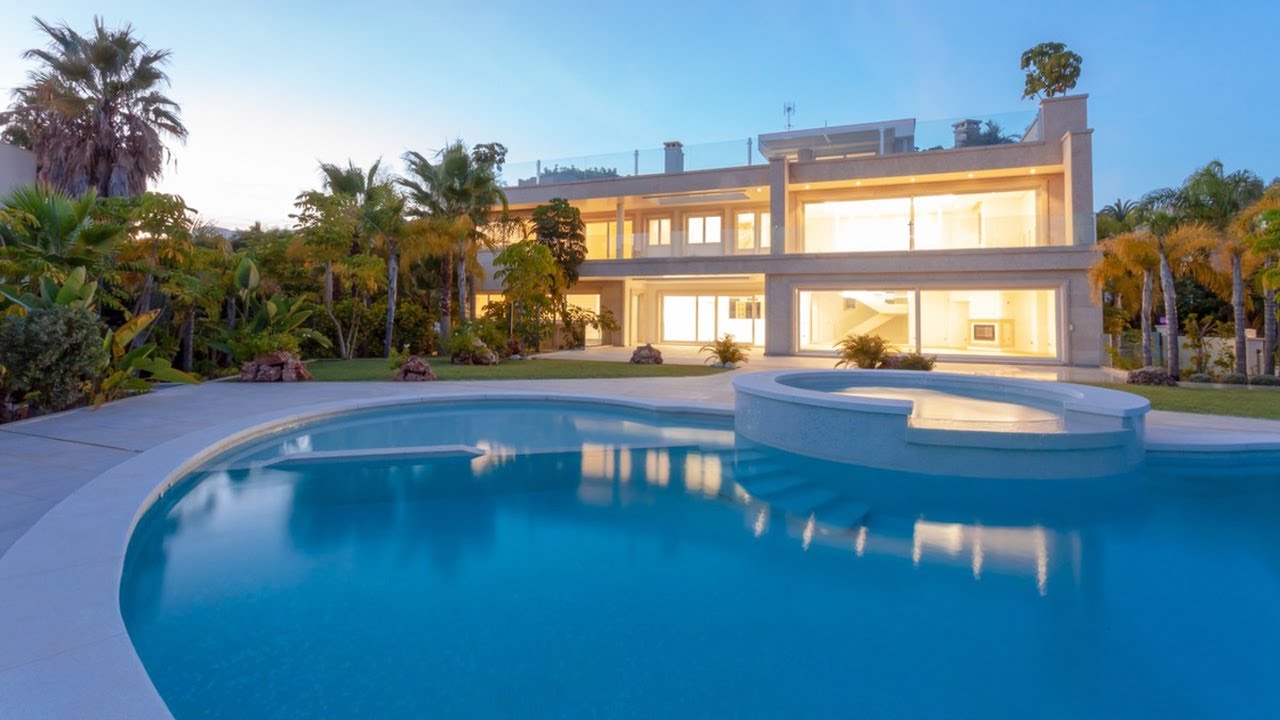 BEACHSIDE! Villa【4.800.000€】6 Bedroom (Marbella)
