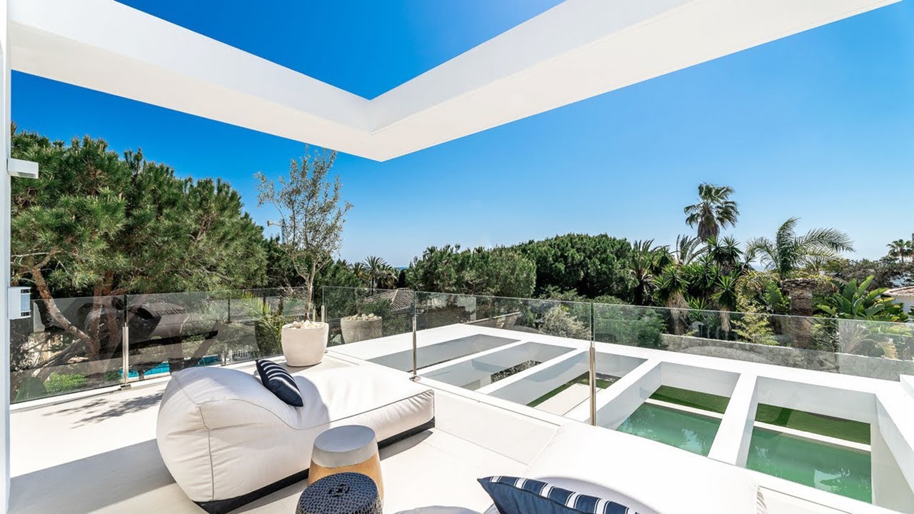 NEW Images! Very Beautiful Villa (Out & In) in Marbella BEACH【2.950.000€】