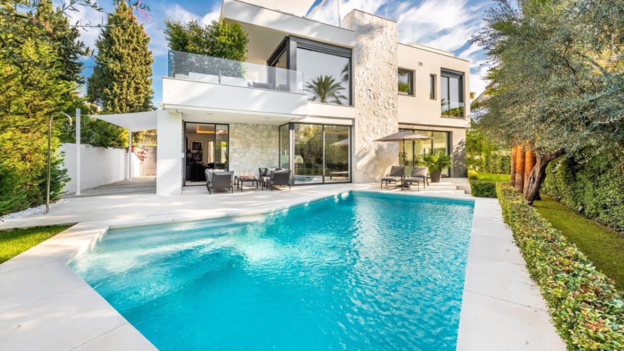 NEW! Villa in GOLDEN Mile near BEACH (Marbella)【3.950.000€】