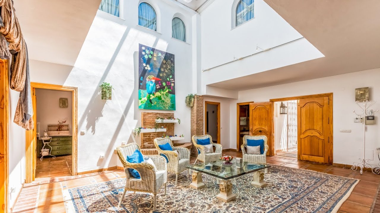 ANDALUSIAN Style Villa for Sale (Estepona, Spain)【1.995.000€】