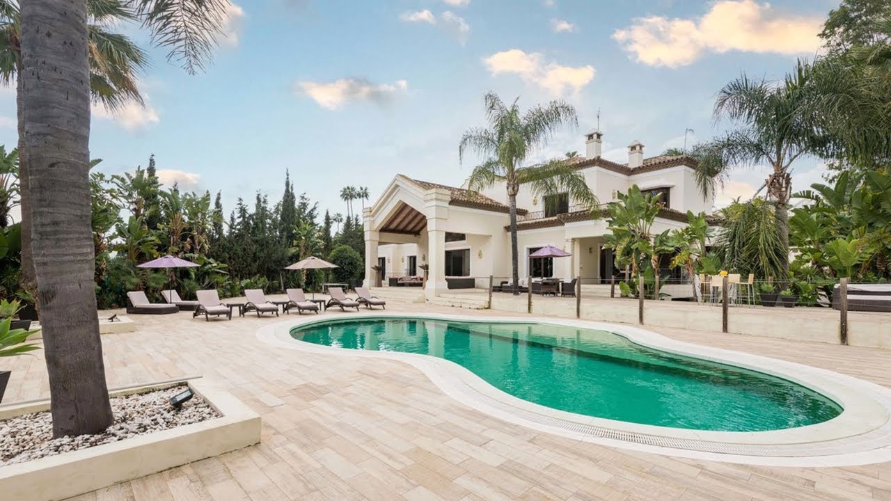 NEW! Andalusian-Style Villa Frontline Golf (Marbella)【5.995.000€】