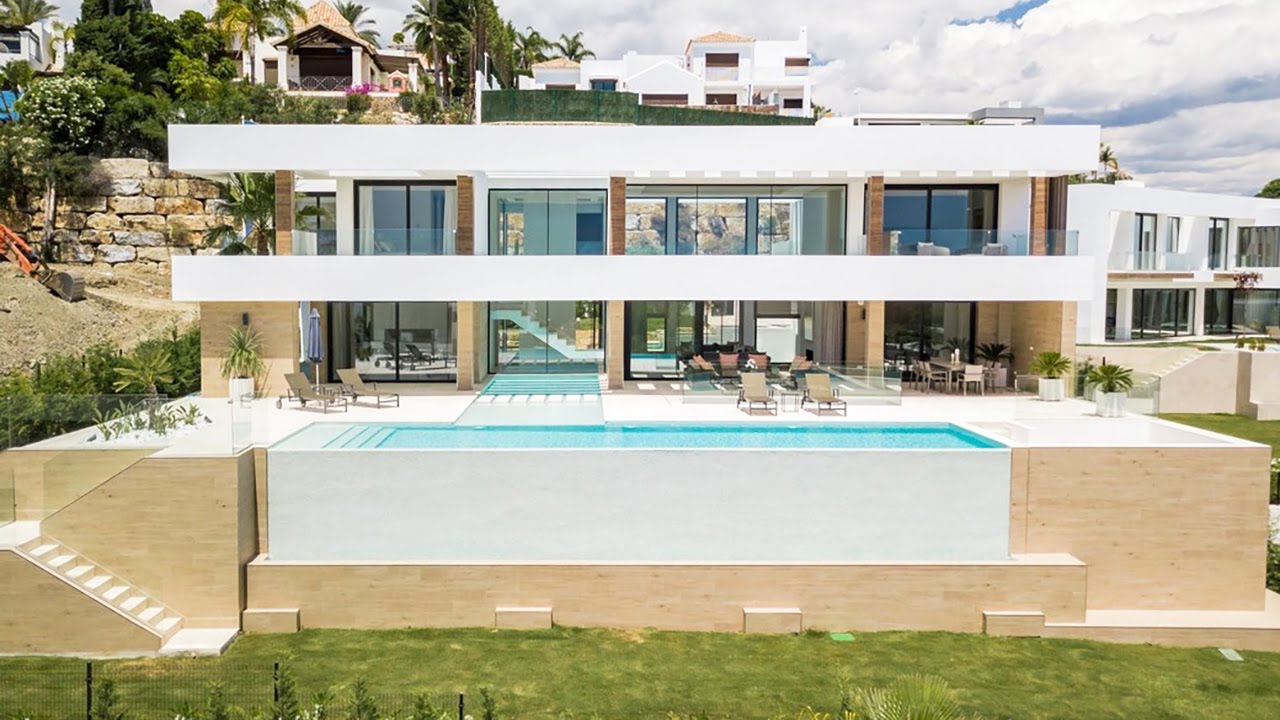 Innovative Villa Surrounded by Water with SEA Views (Marbella)【2.900.000€】