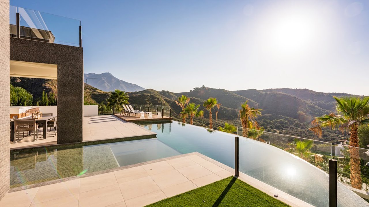 Villa with Modern Features in La Quinta【2.900.000€】Marbella, Spain